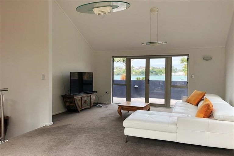 Photo of property in 8 Whitcombe Road, Bucklands Beach, Auckland, 2012