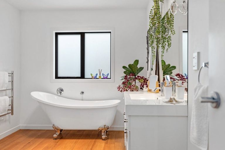 Photo of property in 2 Benmore Crescent, Pyes Pa, Tauranga, 3112