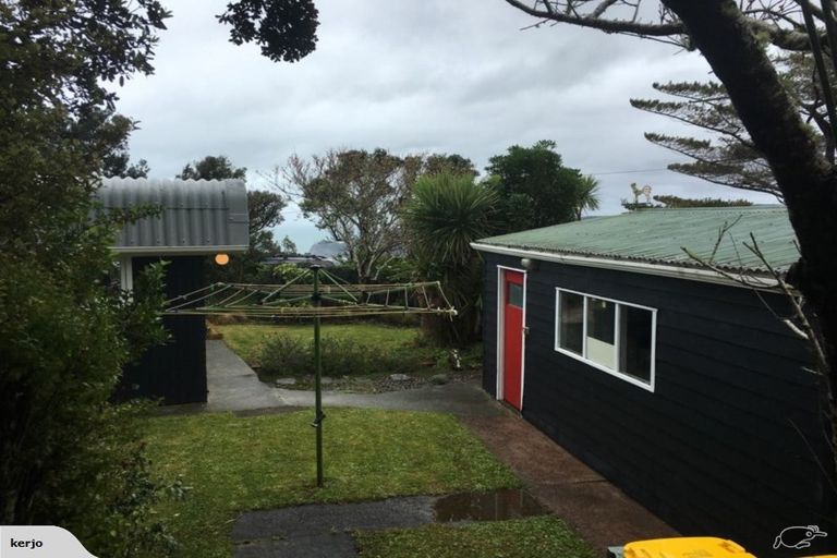 Photo of property in 115 Piha Road, Piha, New Lynn, 0772