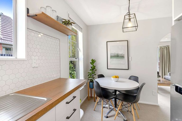 Photo of property in 2/3 Sawtell Place, Northcote, Christchurch, 8052