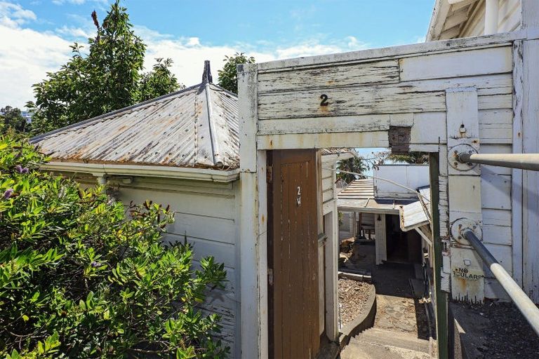 Photo of property in 2 Hadfield Terrace, Bluff Hill, Napier, 4110