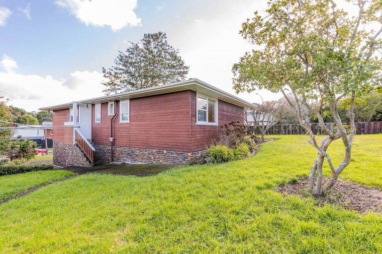 Photo of property in 57 La Rosa Street, Green Bay, Auckland, 0604