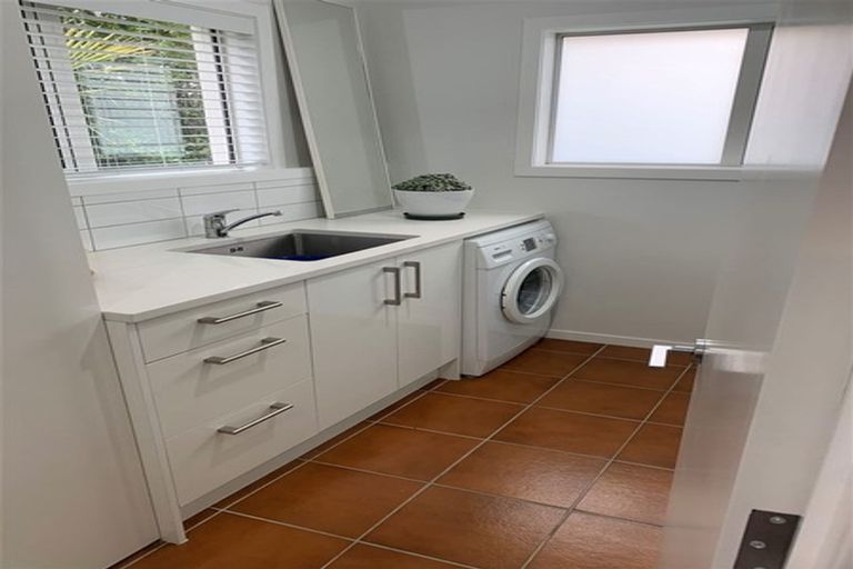 Photo of property in 2/22 Nigel Road, Browns Bay, Auckland, 0630