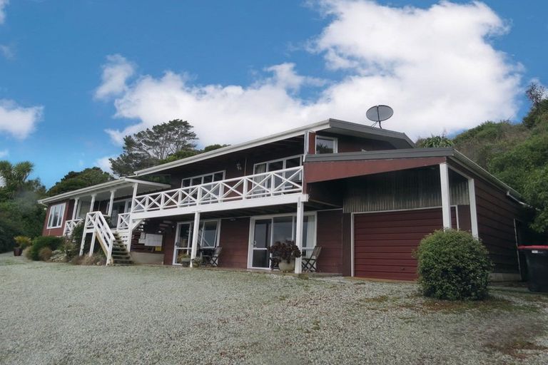 Photo of property in 52 Antrim Street, Waikawa, Tokanui, 9884