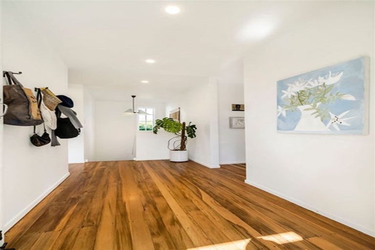 Photo of property in 119 Matipo Road, Te Atatu Peninsula, Auckland, 0610