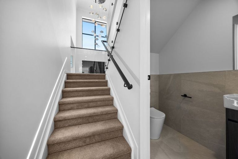 Photo of property in 2 Laurel Drive, Rosehill, 2113