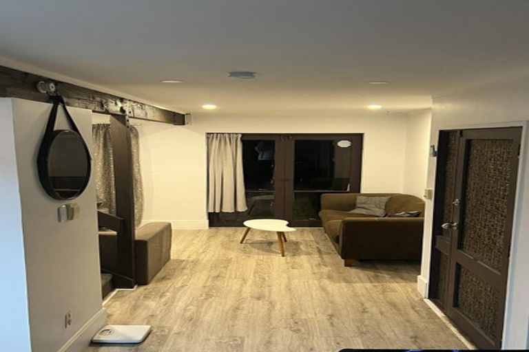 Photo of property in 2/104 Pakuranga Road, Pakuranga, Auckland, 2010