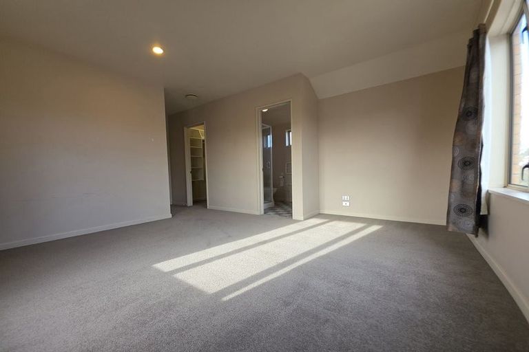 Photo of property in 135a Memorial Avenue, Burnside, Christchurch, 8053