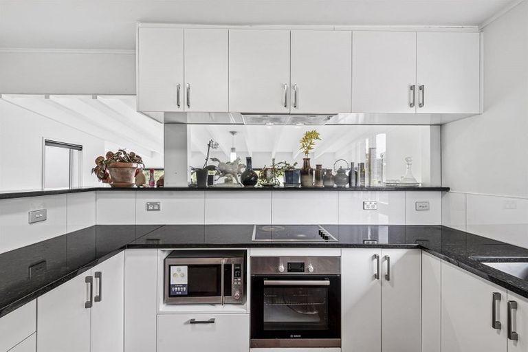 Photo of property in 20 Hamilton Place, Glenfield, Auckland, 0629