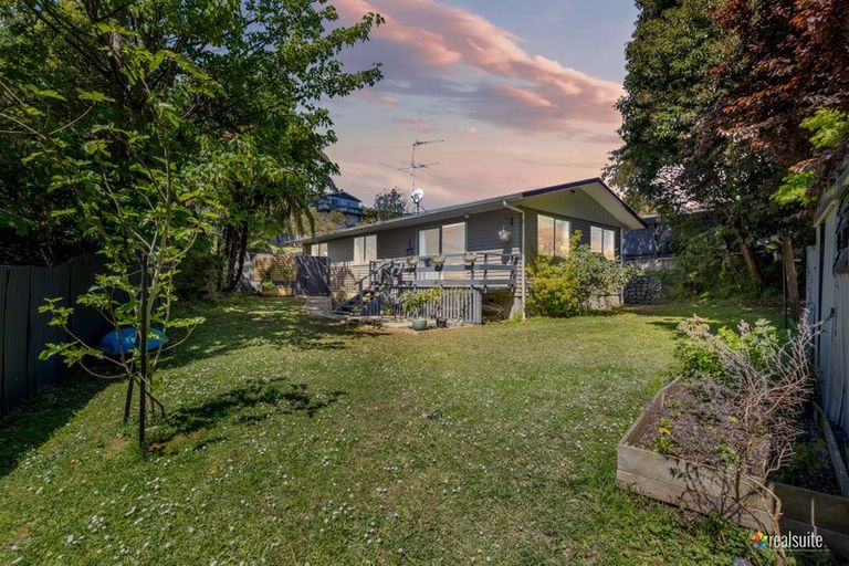 Photo of property in 14 Vista Crescent, Maoribank, Upper Hutt, 5018