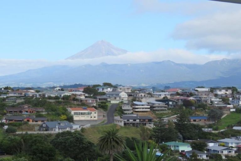 Photo of property in 6b Scott Street, Moturoa, New Plymouth, 4310