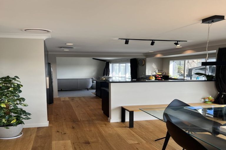 Photo of property in 26 Bernleigh Terrace, West Harbour, Auckland, 0618