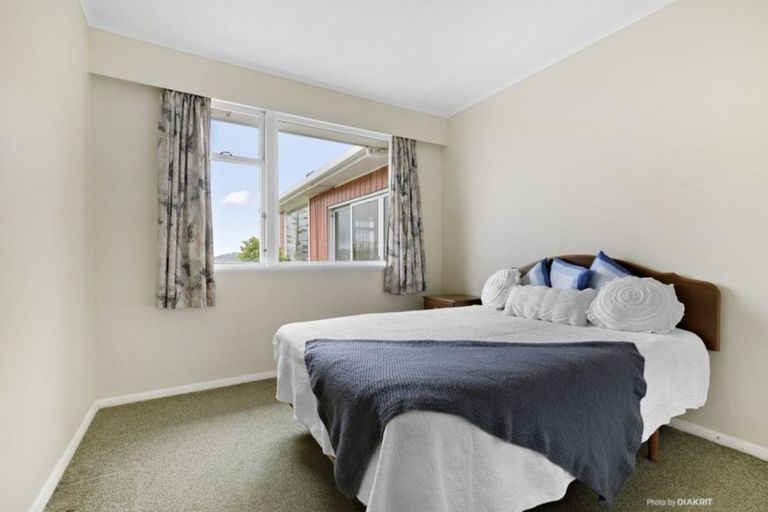 Photo of property in 33 Raukawa Street, Strathmore Park, Wellington, 6022