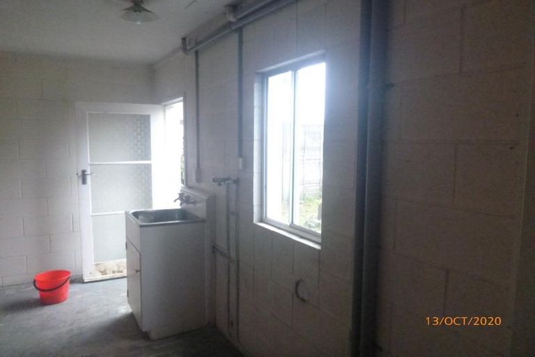 Photo of property in 2/1b Divich Avenue, Te Atatu South, Auckland, 0610