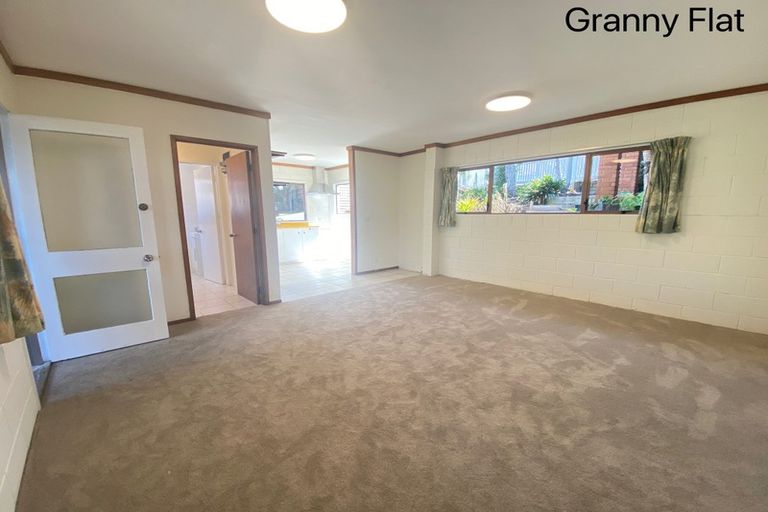 Photo of property in 237 Te Atatu Road, Te Atatu South, Auckland, 0610