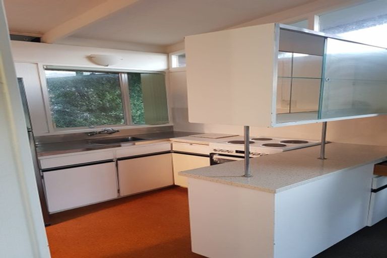 Photo of property in 2/112 Te Atatu Road, Te Atatu South, Auckland, 0610