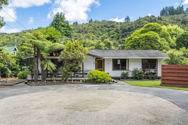 Photo of property in 135 Plateau Road, Te Marua, Upper Hutt, 5018