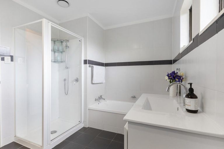 Photo of property in 8/390 West Coast Road, Glen Eden, Auckland, 0602