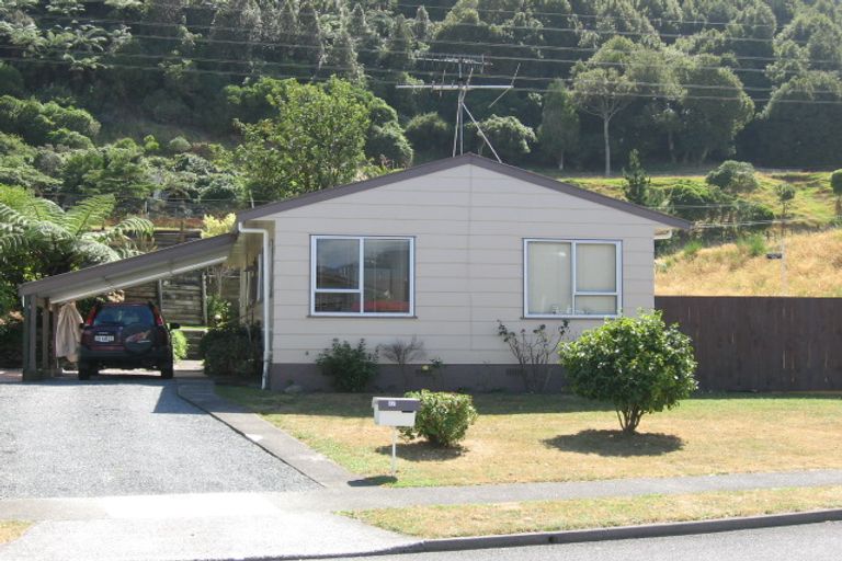 Photo of property in 37 Hartford Crescent, Totara Park, Upper Hutt, 5018