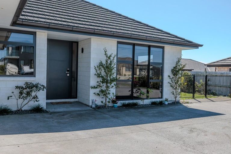Photo of property in 4 Okohaka Avenue, Glenbrook, Waiuku, 2681