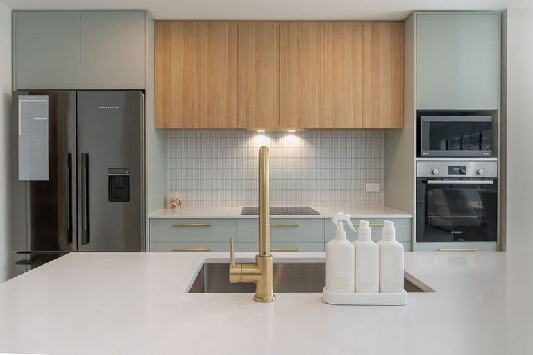 Photo of property in 18 Rushland Road, Jacks Point, 9371