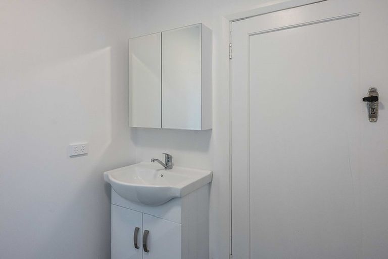 Photo of property in 8 Cambridge Street, Levin, 5510