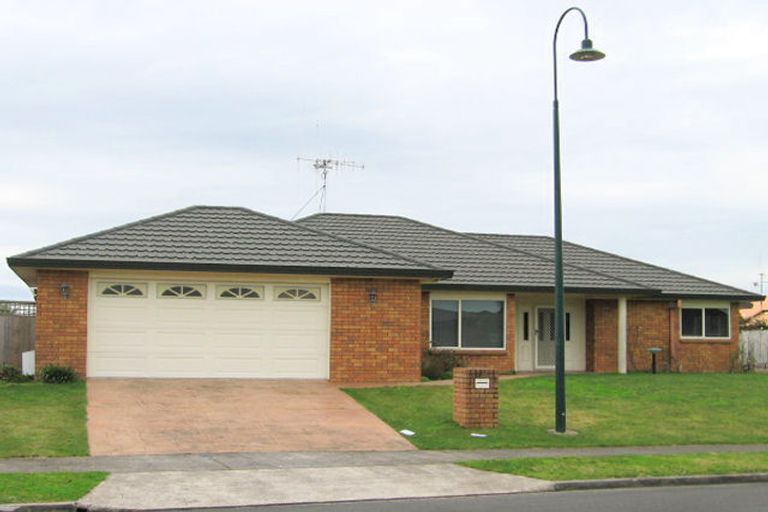 Photo of property in 22 Waiwherowhero Drive, St Andrews, Hamilton, 3200