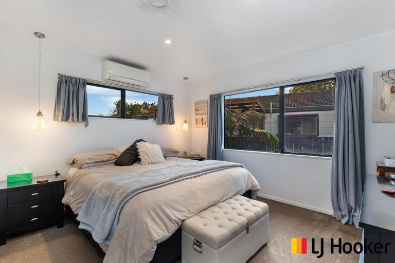 Photo of property in 18 Hadley Wood Drive, Wattle Downs, Auckland, 2103