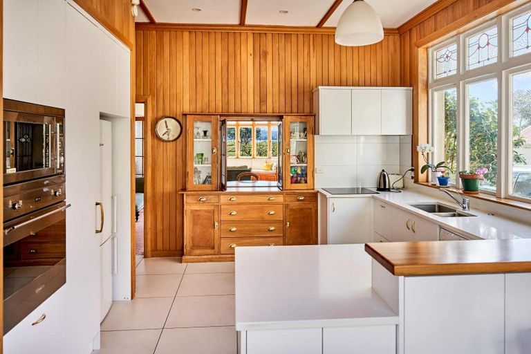 Photo of property in 35 Marine Parade, Eastbourne, Lower Hutt, 5013