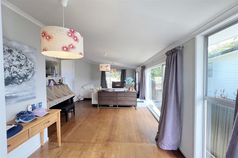 Photo of property in 10 Salamanca Road, Sunnynook, Auckland, 0620