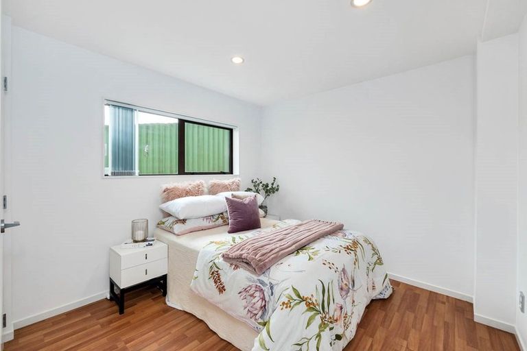 Photo of property in 4 St Catherine Crescent, West Harbour, Auckland, 0618