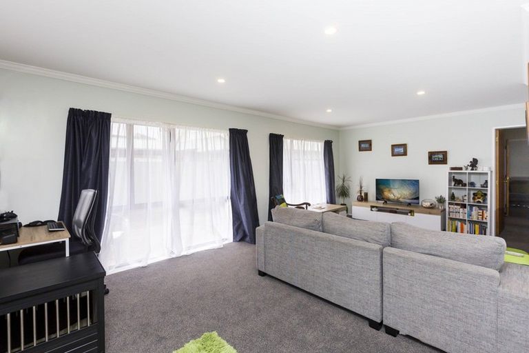 Photo of property in 1/6 Tararua Street, Trentham, Upper Hutt, 5018