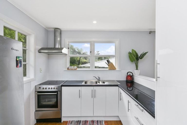 Photo of property in 8 Bellringer Crescent, Newlands, Wellington, 6037