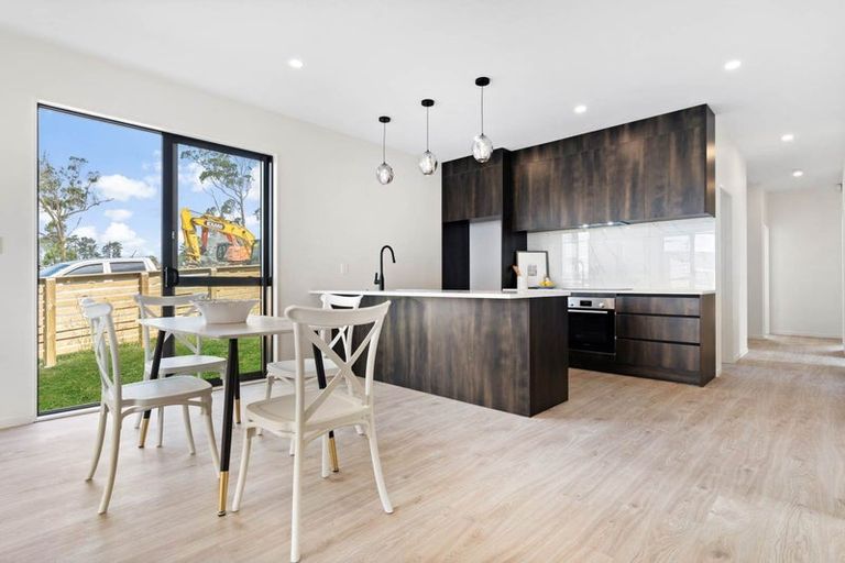 Photo of property in 32 Puhikawa Street, Massey, Auckland, 0614