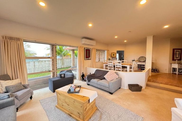Photo of property in 1c Picasso Drive, West Harbour, Auckland, 0618