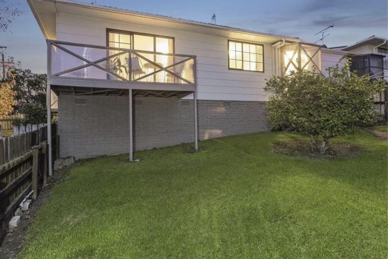 Photo of property in 5 Denarius Lane, Glendene, Auckland, 0602