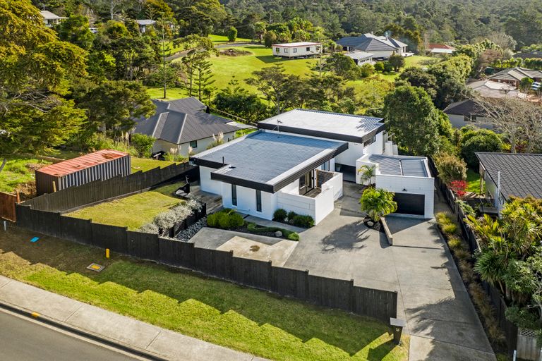 Photo of property in 54 The Avenue, Albany, Auckland, 0632