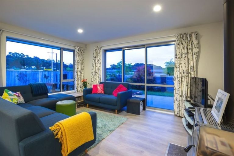 Photo of property in 17 Resolution Drive, Whitby, Porirua, 5024