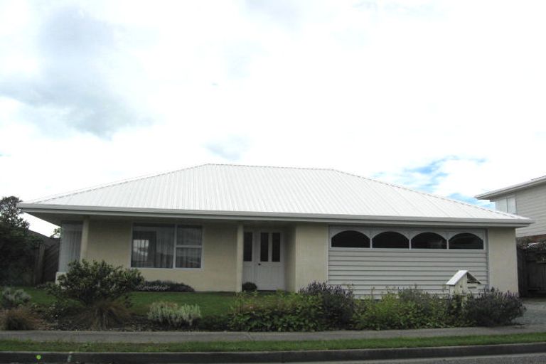 Photo of property in 6 Stead Crescent, Stoke, Nelson, 7011