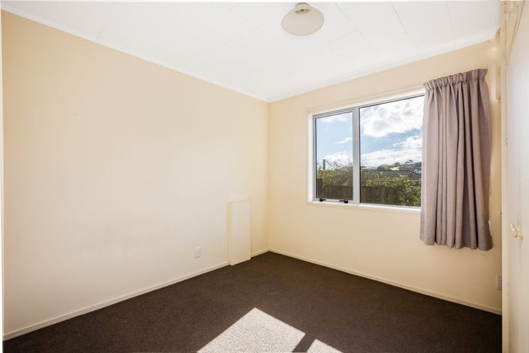 Photo of property in 2/10 Yarrow Place, Papakowhai, Porirua, 5024