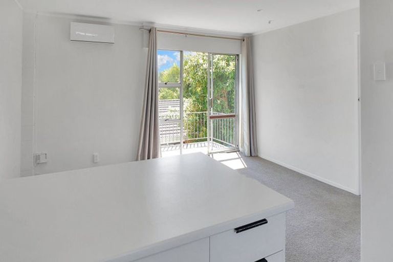 Photo of property in 15 Queen Mary Avenue, New Lynn, Auckland, 0600