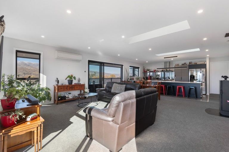 Photo of property in 45 Stratford Drive, Mount Pisa, Cromwell, 9383