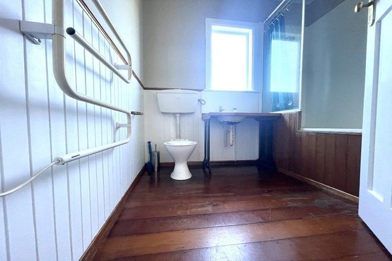 Photo of property in 15 Moffitt Street, Vogeltown, Wellington, 6021