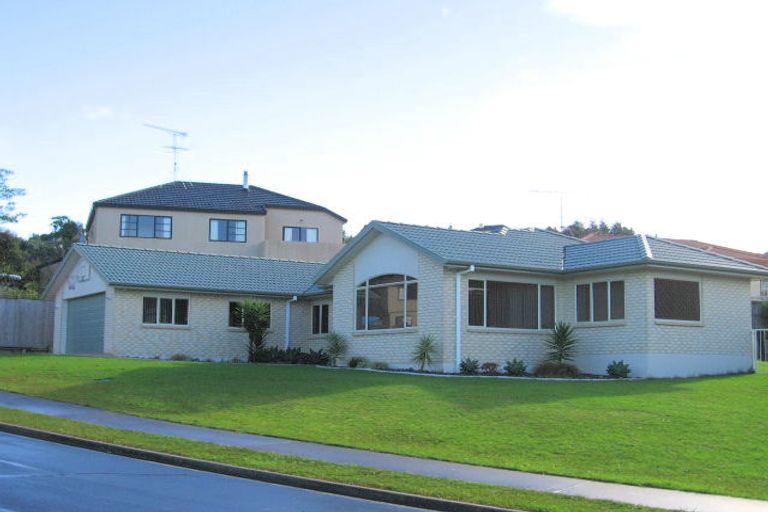 Photo of property in 42 Waldorf Crescent, Orewa, 0931