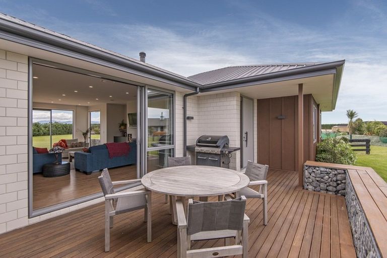 Photo of property in 30 Whitcombe Place, Darfield, 7571