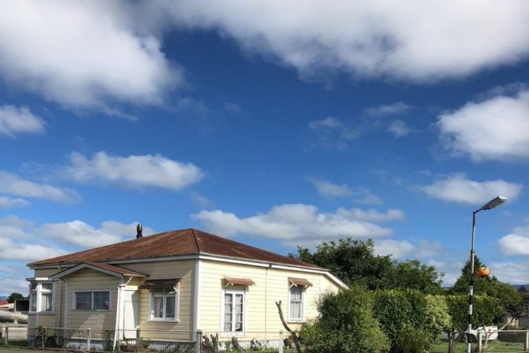 Photo of property in 1 Cadman Street, Dannevirke, 4930