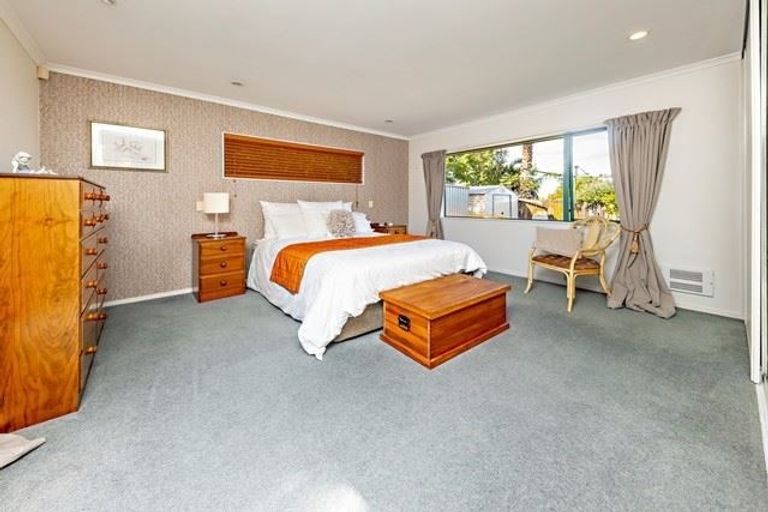 Photo of property in 22 Stewart Gibson Place, Manurewa, Auckland, 2105