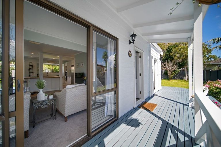 Photo of property in 2/11 Cairngorm Place, Highland Park, Auckland, 2010