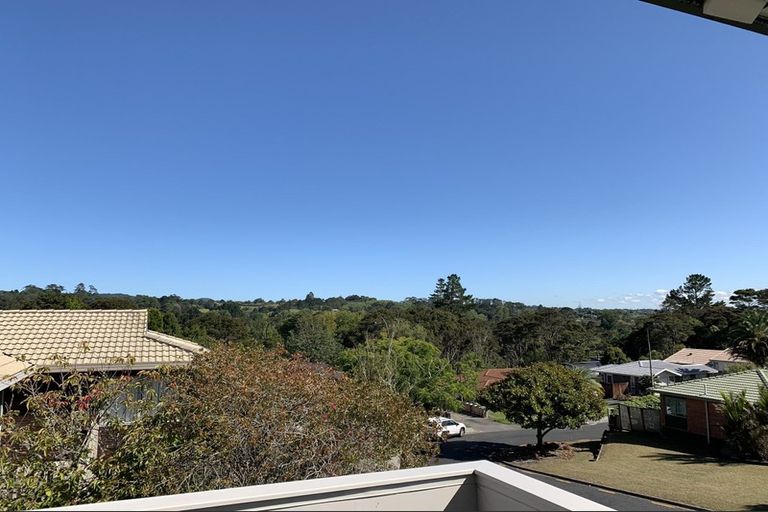 Photo of property in 10 Meynell Court, Glen Eden, Auckland, 0602