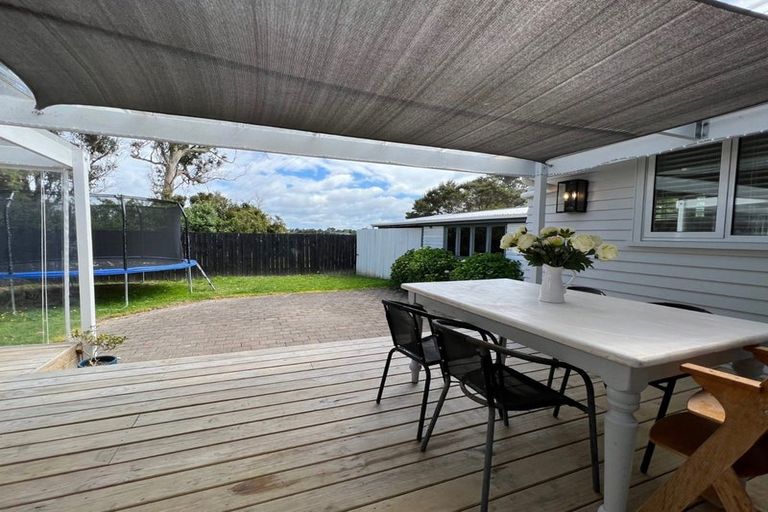 Photo of property in 82 Glen Marine Parade, Glendene, Auckland, 0602